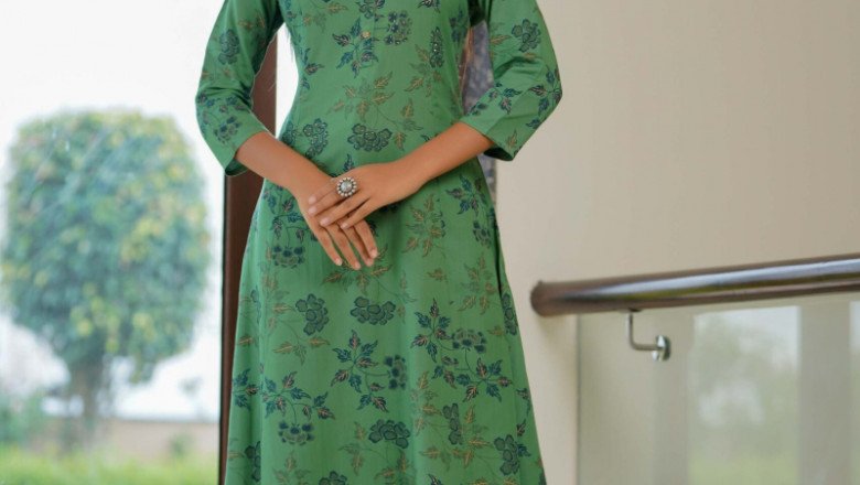 KURTIS IN A PROFESSIONAL ENVIRONMENT