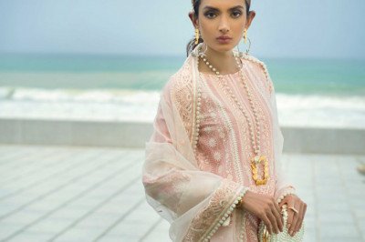 Buy Lawn Dress For Women | Ready To Wear 2022 | Seran