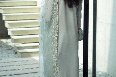 Sale on Brands in Pakistan | Lawn Collection | Seran