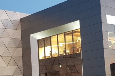 Commercial Cladding Construction Solutions to Create a Striking Impact on Your Building