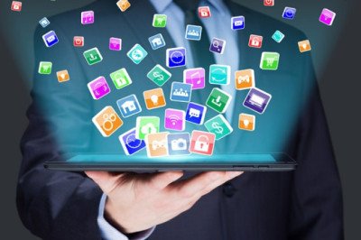 What are the best mobile phone apps for finding free WiFi hotspots?