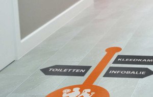 Vloerstickers Buiten: Durable Outdoor Floor Graphics for Every Space