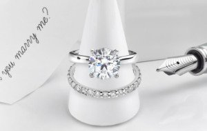 O Initial Pendant: A Symbol of Identity and Elegance
